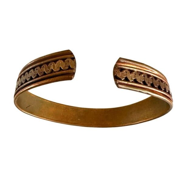 Copper cuff bracelet - Picture 8 of 10